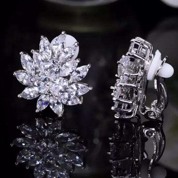 New Designer Flower Leaf Shape Stunning Cubic Zirconia Crystal Ear Clip - Picture 1 of 16